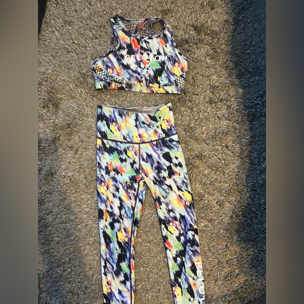 Peloton workout set. Top size medium- bottoms size small